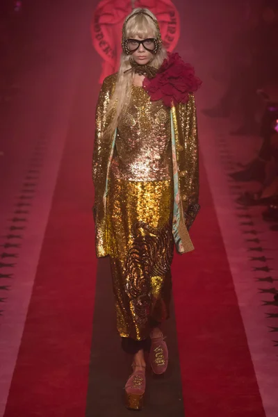 Look 38
